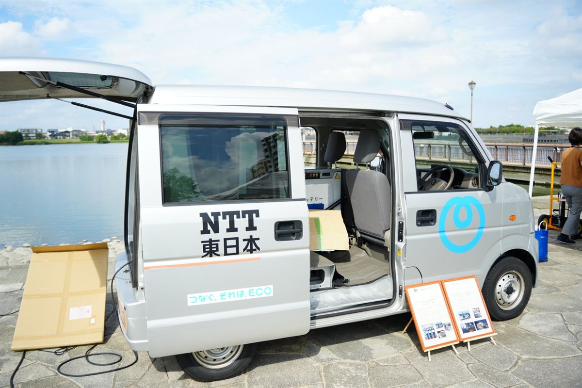 NTT東日本のブースに展示されたバッテリー交換式EV